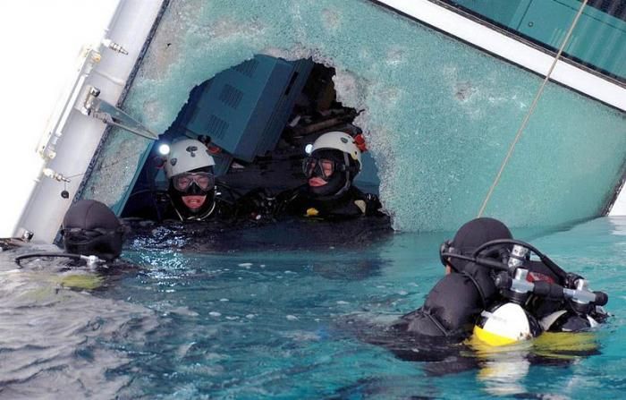 Поиски пропавших на Costa Concordia (19 фото)