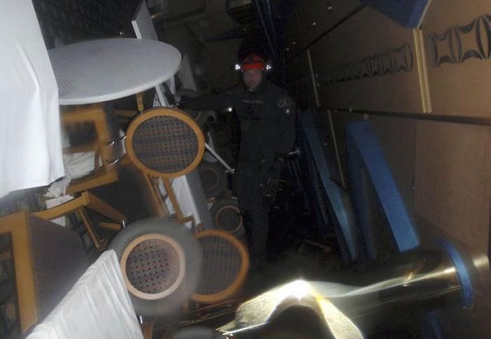 Поиски пропавших на Costa Concordia (19 фото)