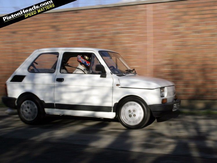 Fiat 126 с заводным моторчиком от Yamaha FZR (9 фото+видео)