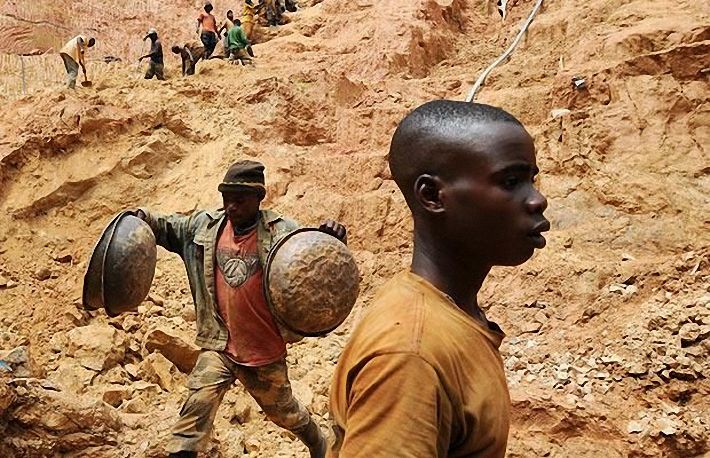 Как в Конго добывают золото (15 фото)