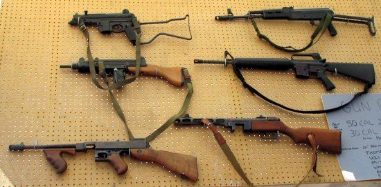 - разнообразные автоматы и пистолеты-пулеметы (М16, Томпсон, Узи и т.д.) - 25$ за магазин (20-30 патронов)