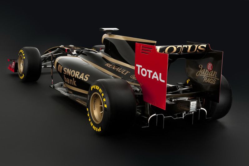Команда Lotus Renault провела презентацию болида R31 (8 фото)