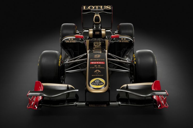 Команда Lotus Renault провела презентацию болида R31 (8 фото)