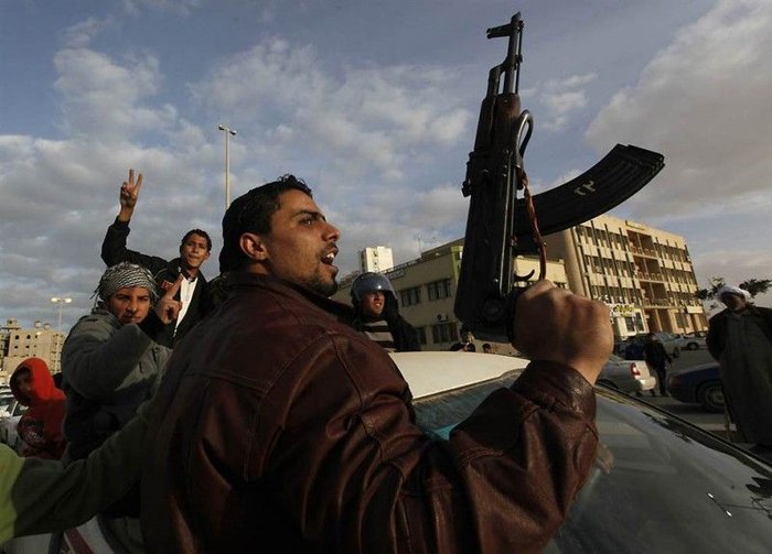 Беспорядки в Ливии (24 фото + текст)
