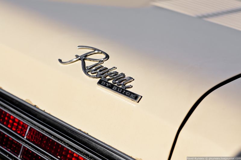 Фотосессия легендарного Buick Riviera 71 года выпуска (19 фото)
