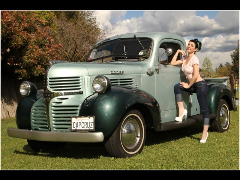 Девушки с авто и мото техникой от Джерри Саутворта (48 фото)