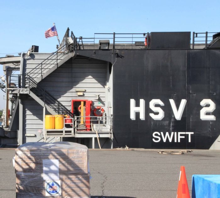 Суперсовременный быстроходный катамаран HSV-2 Swift (28 фото)