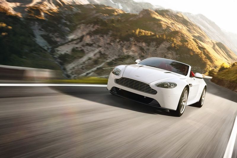 Компания Aston Martin провела фейслифтинг для V8 Vantage (7 фото)