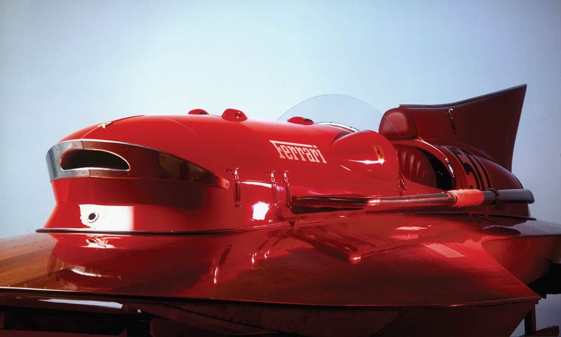 Легендарный катер с двигателем от Ferrari уйдет с молотка (31 фото+видео)
