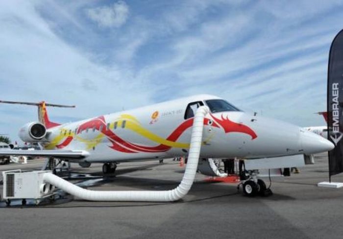 Самолет Джеки Чана - роскошь или средство передвижения? (12 фото)