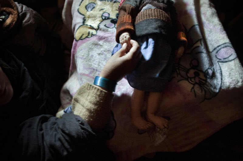 Смертоносная зима – дети умирают в лагере для беженцев в Кабуле (17 фото)