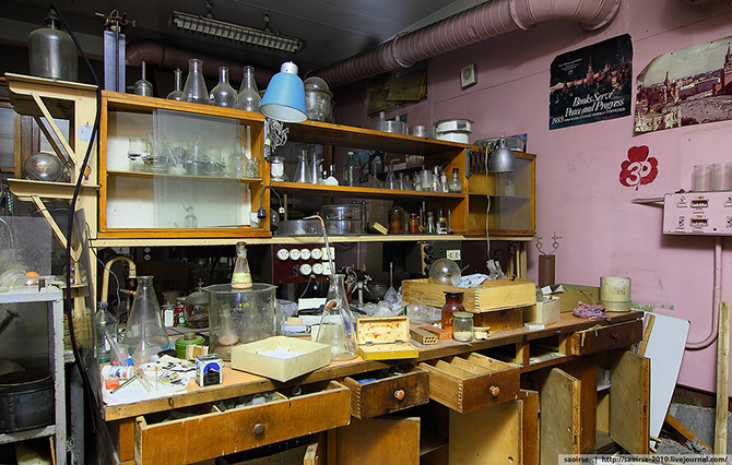 лаборатория, заброшенная, брошенная, реактивы, радиация, жесть,