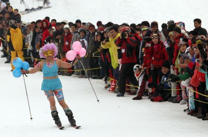 Необычный конкурс – “Бикини-спринт” в Китае (16 фото)