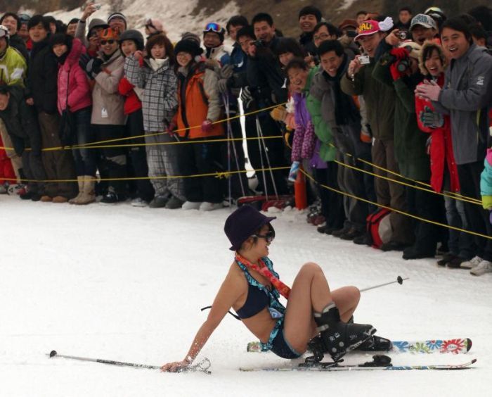 Необычный конкурс – “Бикини-спринт” в Китае (16 фото)