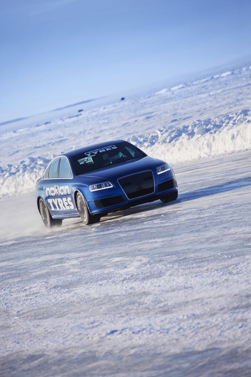 Но 6 марта этот рекорд оказался побит Янне Латиненом – тест-пилотом шинной компании Nokian, который разогнал Audi RS6 на льду застывшего Ботанического залива Оулу (Финляндия) до 331,610 км/ч. Правда, это средняя скорость показанная в двух заездах в противоположных направлениях.  Одной из основных целей рекорда являлась демонстрация новых зимних шипованных шин Nokian Hakkapeliitta 7. При этом, в компании отмечают, что в заезде ими использовалась абсолютно стандартная версия седана RS6, оснащенного 580-сильным V10 объемом 5,2 литра с двумя турбинами.  А вот “рекордный” Bentley Continental Supersports хоть и не доводился по технической части, все же был оснащен специально разработанными передним и задним спойлерами, специальными заглушками, закрывающими отверсия решетки радиатора и воздухозаборников, а также тормозным парашютом.