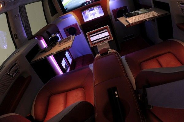 Brabus iBusiness - 3D-кинотеатр на колесах (21 фото+видео)