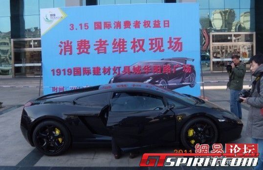 Преднамеренное уничтожение Lamborghini Gallardo в Китае (20 фото+видео)