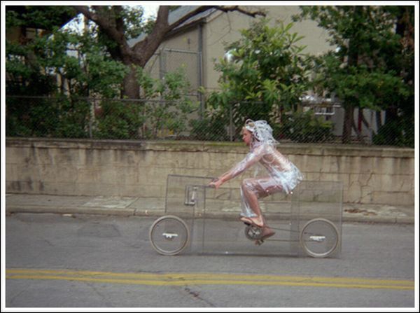Невидимый велосипед (11 фото)