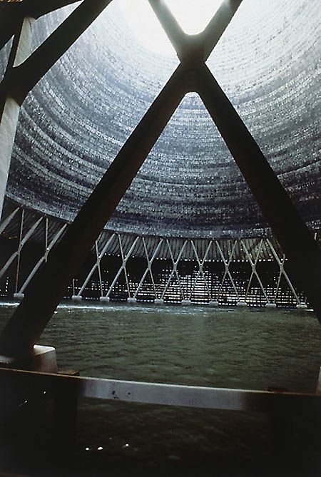 17. Этот снимок был сделан на АЭС Три-Майл-Айленд в 1979 году (точная дата неизвестна). 