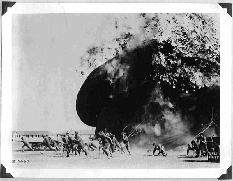 Редкий снимок - взрыв американского дирижабля (аналог немецкого цеппелина). 