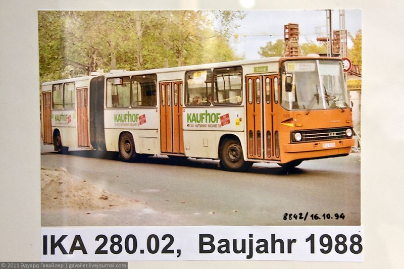 Тем временем в Восточном Берлине, на территории ГДР, делают ставку на расширение трамвайной сети. Однако, были и автобусные маршруты. Эксплуатировались старые добрые венгерские Икарусы.