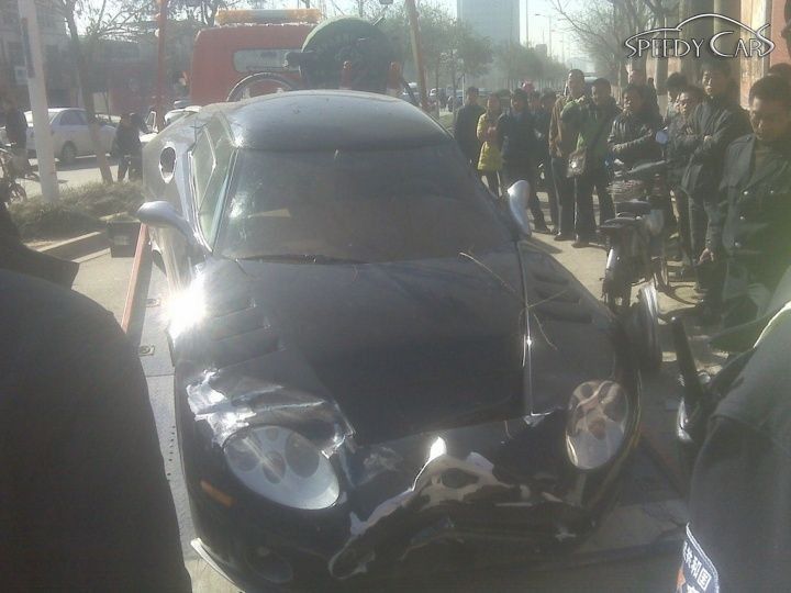 В Китае разбили Spyker C8 Spyder (22 фото)