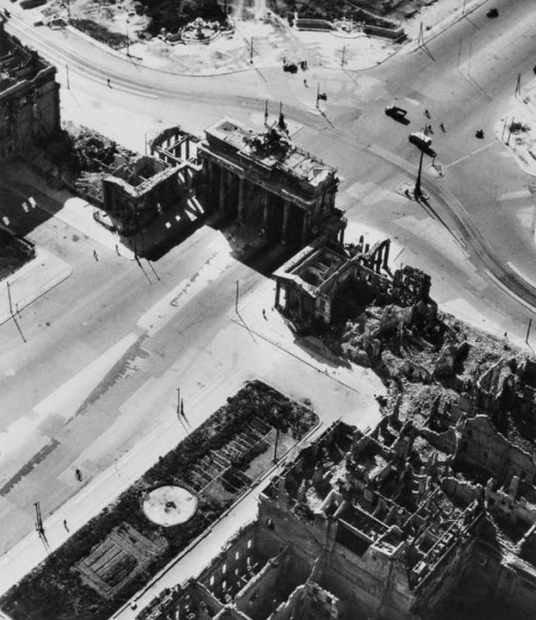 Фотографии разрушенного Берлина после окончания Второй Мировой Войны (20 фото)