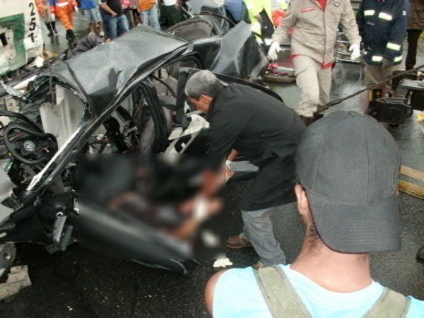 Крупная авария в Бразилии стала братской могилой для четверых (17 фото)