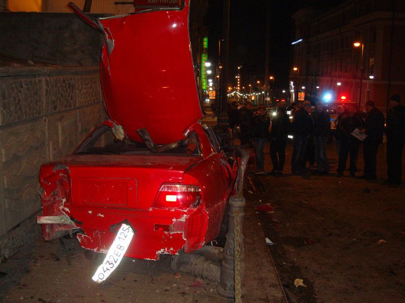 Серьезная авария стритрейсера во Владивостоке (6 фото+видео)