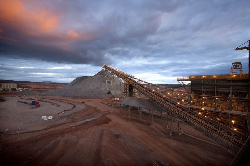 Cамые большие в мире шахты по добыче золота (10 фото)