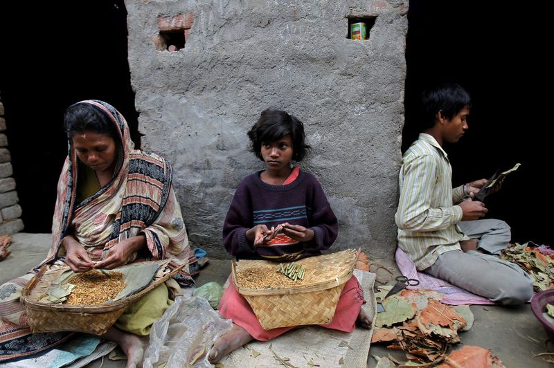 Индийская девочка в табачном плену (10 фото)