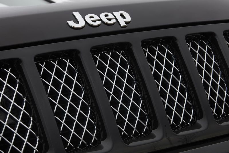 Компания Jeep выбрала название для черной спецверсии внедорожников (22 фото)