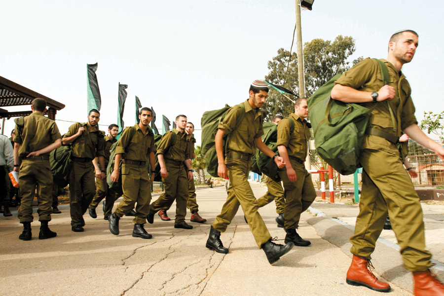 И солдаты израильской армии.