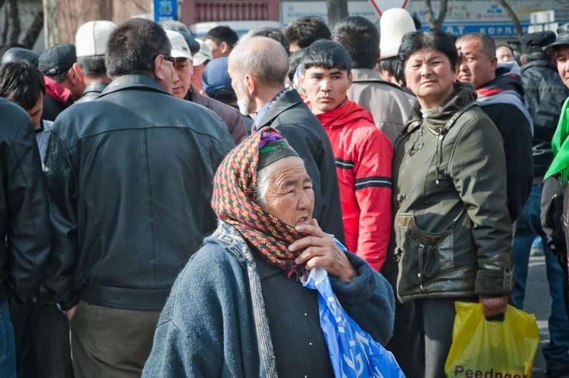 На следующий день после революции в Киргизии (87 фото)