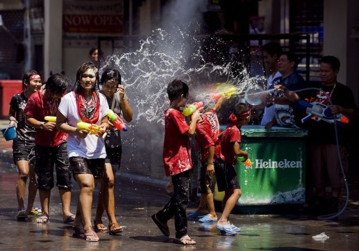 Фестиваль Сонгкран или тайский водный Новый Год (22 фото)