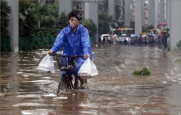 Китай оказался под водой (30 фото)