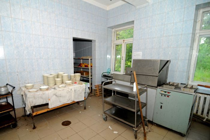 Заброшенный санаторий  в Подмосковье (35 фото)