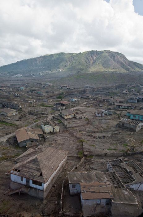 Город после извержения вулкана (40 фото)