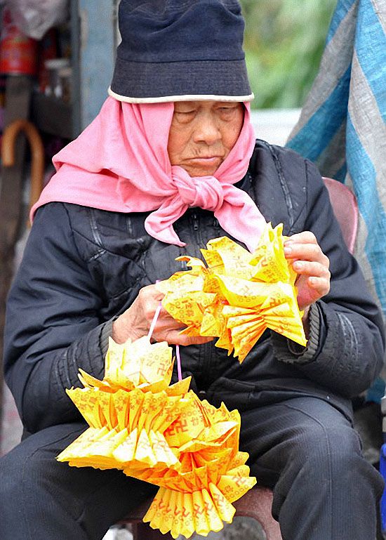 Цинмин – День поминовения усопших в Китае (15 фото)