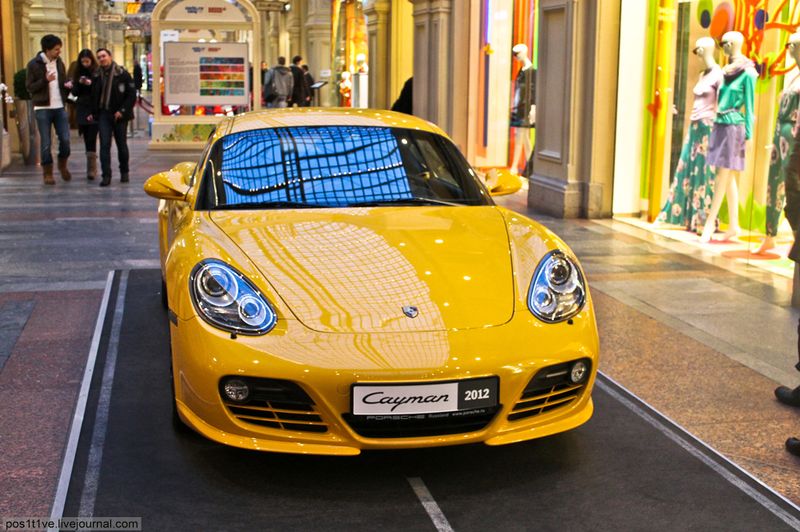 Выставка автомобилей Porsche в Московском ГУМе (15 фото)