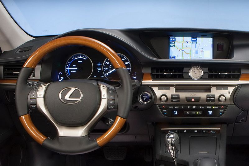 Lexus ES получил новую гибридную силовую установку (42 фото+видео)