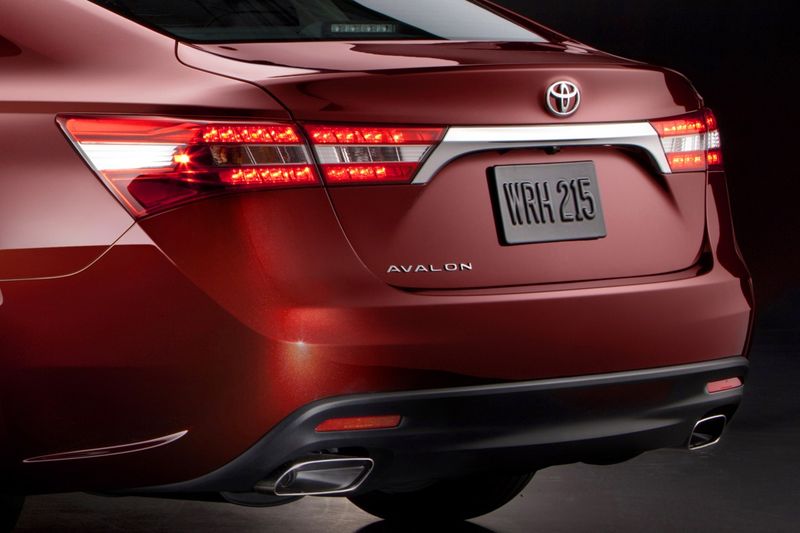 На автосалоне в Нью-Йорке была представлена обновленная Toyota Avalon (34 фото+видео)