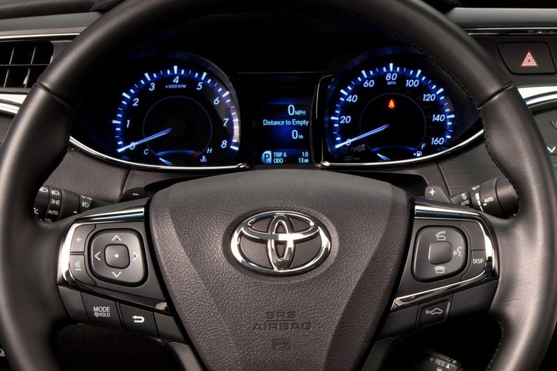 На автосалоне в Нью-Йорке была представлена обновленная Toyota Avalon (34 фото+видео)