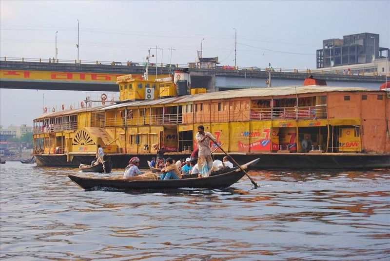 Дакка: жизнь на реке как адский ад (Бангладеш) (29 фото)