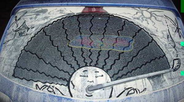 Рисунки на пыльных стеклах автомобилей (41 фото)