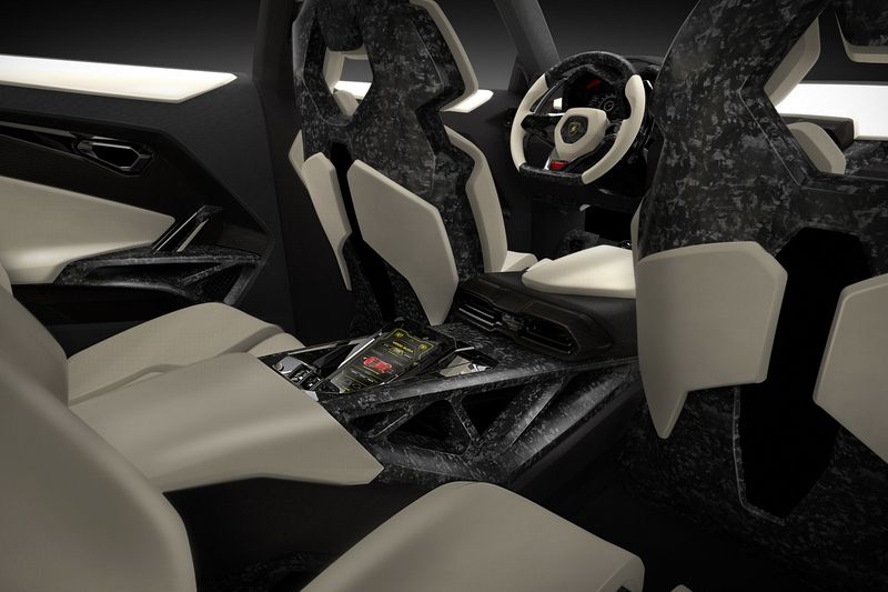 Компания Lamborghini показала первые фото внедорожника Urus (16 фото+видео)