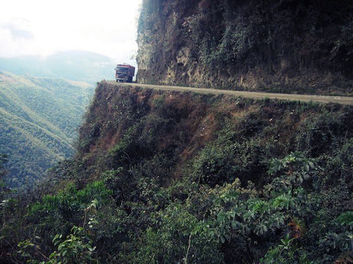 Подборка самых опасных дорог в мире (91 фото)
