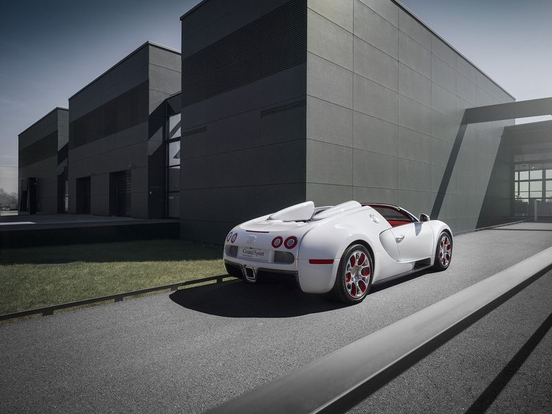 Компания Bugatti представила новую модель Wei Long 2012 (10 фото)