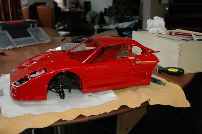 Миниатюрная Ferrari F40 своими руками (45 фото)