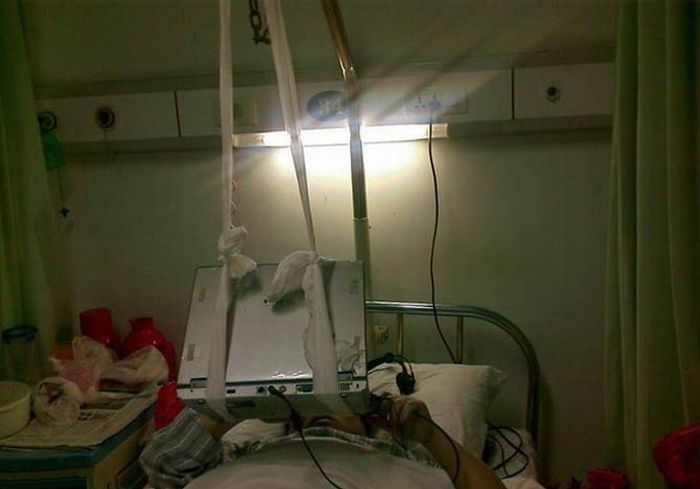 С ноутбуком в больнице (5 фото)